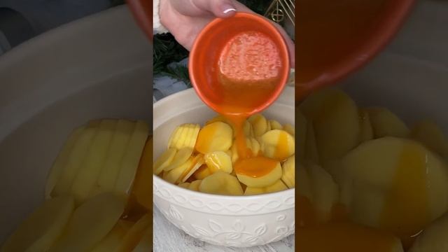 Картошечка на сыре и под сыром. Картошка в духовке. Картофель с сыром