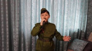 11-летний мальчик поёт военную песню "Смуглянку - молдованку"