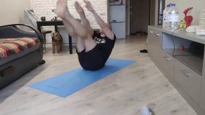 Складки с удержание ног в верхней точке