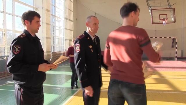 Сотрудники полиции отметили свой профессиональный праздник смотреть онлайн