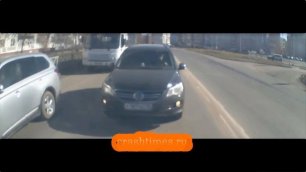 Новое ДТП санитара дорог на большом автомобиле в "учительской" столице Ярославле