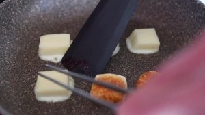 Салат из пряного нута с жареным сулугуни