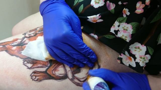 ДЕЛАЮ САМА СЕБЕ ТАТУИРОВКУ / 100 ТАТУИРОВОК / ТАТУИРОВКА НА БЕДРЕ