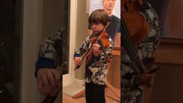 Misha - G minor scale 3 octaves on violin. Гамма Соль минор на скрипке, 3 октавы смотреть онлайн