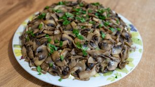 Слоеный салат с мясом и грибами | Салат Лемберг