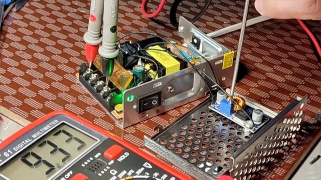 UPS на +12 / +9 вольт для живлення інтернет обладнання, під час виключення світла Ver_4. смотреть онлайн