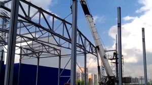 Монтаж металлической фермы длиной 24