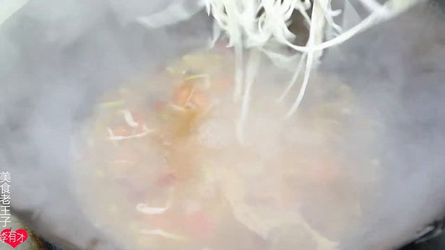 天冷了，做一碗热气腾腾的炝锅肉丝面，面条筋道汤汁香浓，吃起来太过瘾了 смотреть онлайн