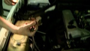 Замена термостата и охлаждающей жидкости: Mercedes Benz W124 om 601