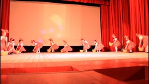 Выступаем в ДК танец "СТИРКА"