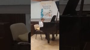 В. Кучеров, "Наперегонки",  Гиллок, "Осенняя мелодия".  Исполняет Артём Шишкин 9 лет.