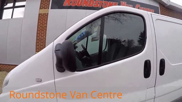 Renault Trafic SWB Panel Van UBB смотреть онлайн