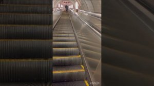 Москве метро лестница сама ходит?