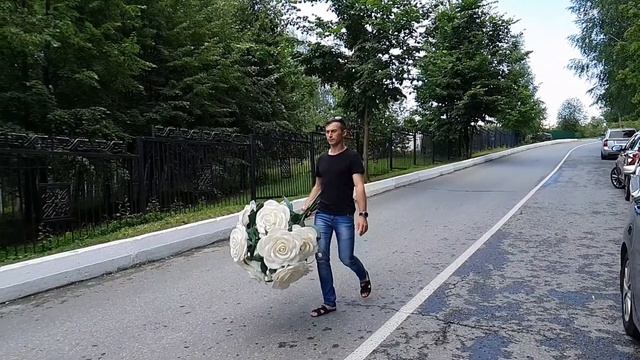 Букетище из белых роз