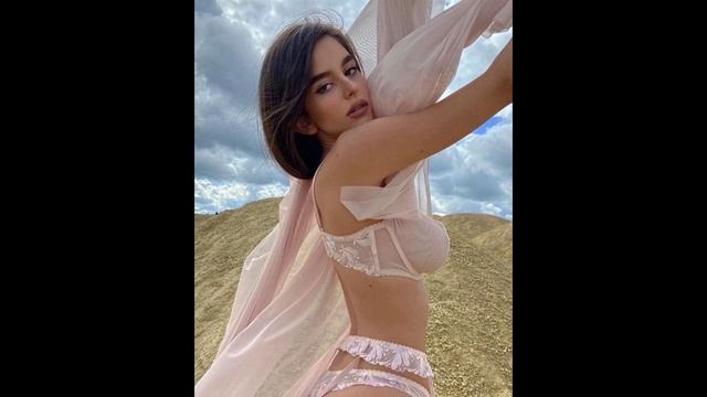 Гадала девчонка (Премьера песни 2022) смотреть онлайн