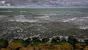 Почему Каспийское озеро называют морем?