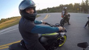 Yamaha MT-10 vs Yamaha MT-09 Roll Race To Top Speed