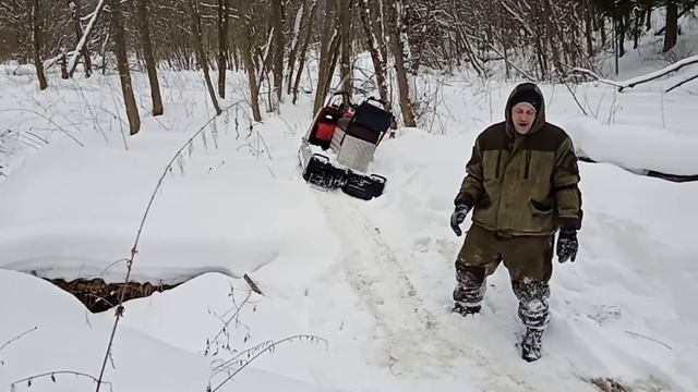 Проверяем гусеницы на проходимость. Тестируем двигатель 13л.с.