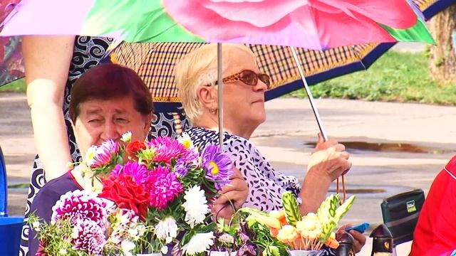 В Горпарке появились корабль из кабачка и пингвин из баклажана смотреть онлайн