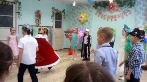 Открывай скорее школа дверь для нас...