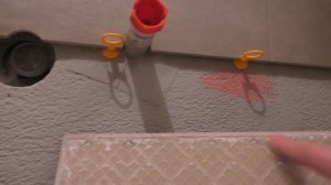 Отвалилась ПЛИТКА В ВАННОЙ!!! Что НЕ ТАК сделал мастер?