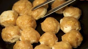 Фрикадельки по - шведски. Фрикадельки в соусе. Как сделать фрикадельки. Фрикадельки в соусе