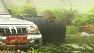 Мощный циклон "Фани" обрушился на восточное побережье Индии