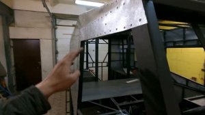 С РЕБЯТАМИ ОБШИВАЕМ ВЕЗДЕХОД / подогнали алюминия \ 3500 заклепок / Отослали окна на вездеход \ № 7