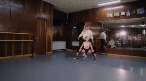 Упражнения с резиной. Развиваем тело.