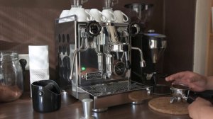 Extract espresso with my new Rocket Appartamento and Rocket Fausto Grinder