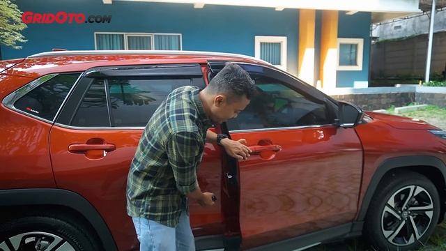 Giliran Toyota Yaris Cross Bensin Kami Tes Lengkap | GridOto смотреть онлайн