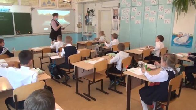 Урок русского языка 2 класс "Что такое родственные слова?" УМК:  "Школа России".