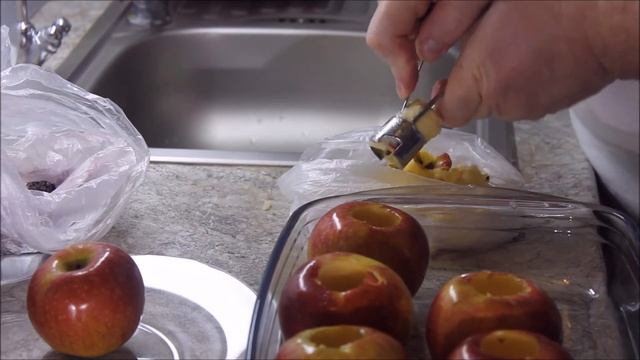 Показываю, как я запекаю яблоки с ягодами в духовке. смотреть онлайн