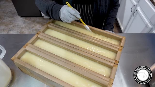 Making Sea Salt Soap | Peppermint + Buttermilk | MO River Soap смотреть онлайн