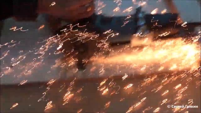 Отрезной станок из болгарки. Простейшая приспособа. смотреть онлайн