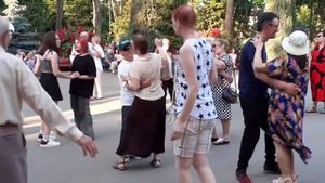 А ПОНАД ГОРАМИ! СЧАСТЛИВЫЕ МОМЕНТЫ ИЗ ПАРКА ГОРЬКОГО ХАРЬКОВ ТАНЦЫ