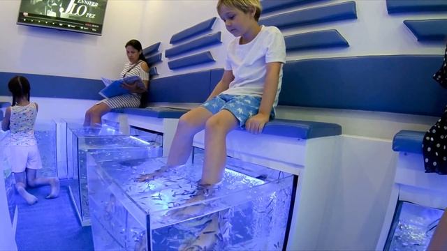 fish pedicure. Педикюр рыбками Гарра Руфа смотреть онлайн