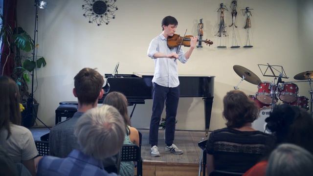 J.S.Bach: Präludium aus Partita No.3 für Violine — Mykhailo Liubyvyi смотреть онлайн