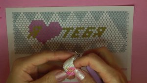 Мастер-класс. Вязание с бисером. Брелок для любимых. Вязание шарика без петли подъёма