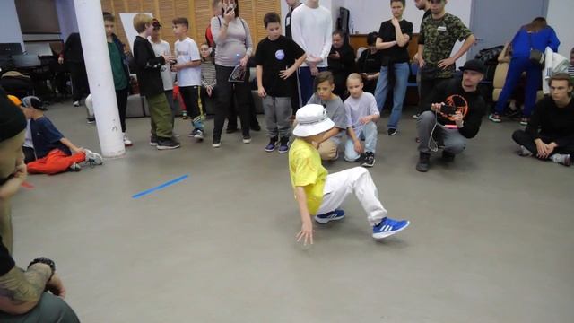 footwork 1x1 bboy Бутаев vs Yuzhnyj - "ALL OPTION" break dance battle