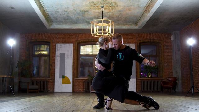 Pavel Sobiray and Aleksandra Anisimova. Street Tango Improvisation. Jasmine Thompson — I See Fire.