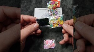 Сколько пайеток-цветочков в упаковке?