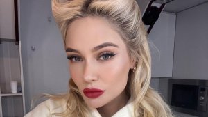 Довела пожилую даму до слез: Наталья Рудова подарила своей маме квартиру в Москве (видео)