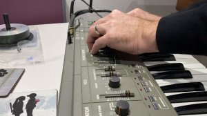 Roland SH-101 SH101 Analog Synthesizer (1983) sound demo  | Synth HQ DEMO & TUTORIAL