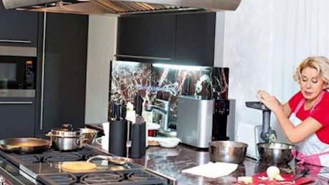 Дорогущий особняк Любови Успенской, площадью 1000 м², удивил россиян смотреть онлайн