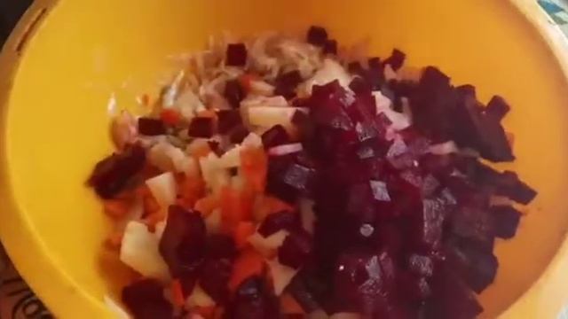 Салат по - советски. #винегрет #ссср #застолье #всесвои #мои80 #еда #ютуб #рецепт смотреть онлайн