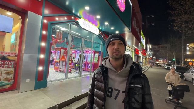 ЗУБАРЕВ ИСПОЛНИЛ ТАНЕЦ НА УЛИЦЕ В КИТАЕ