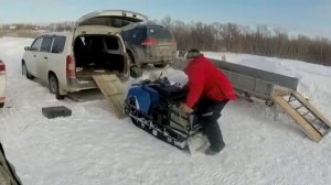 загрузка мотобуксировщика,,,мужик,,15л\с в пробокс....