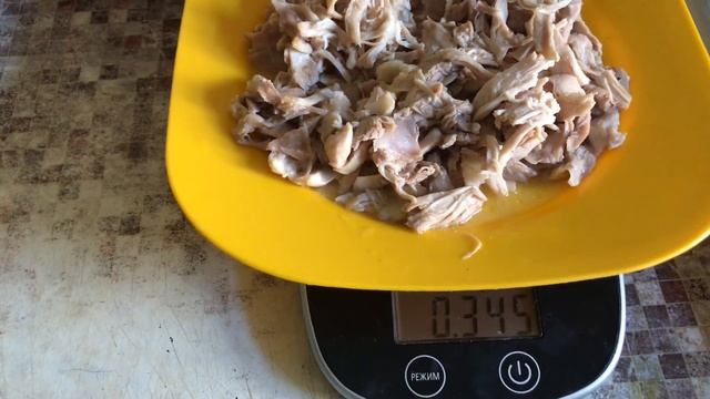 Сколько граммов мяса?? кушают мои котята в 2,5-3 месяца. Я не ограничиваю котят в еде смотреть онлайн