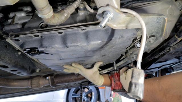 Here's how to change your automatic transmission fluid on your Nissan/Infiniti VQ Platform смотреть онлайн